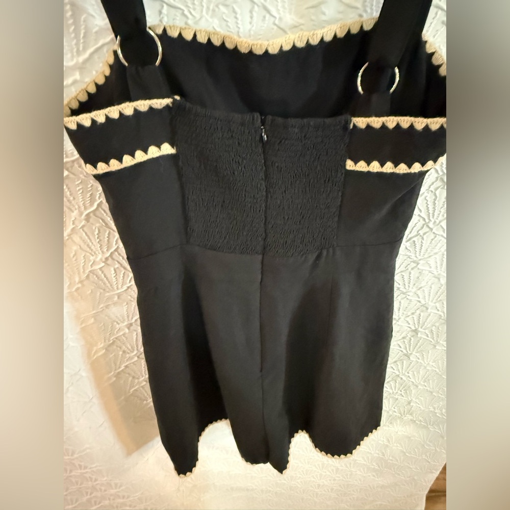 🛍️ Entro Black Romper with Cream Scallop Trim - Picture 5 of 5
